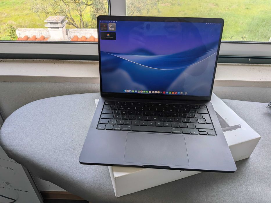 MacBook Pro 14" M4 — Como novo, garantia até 2028