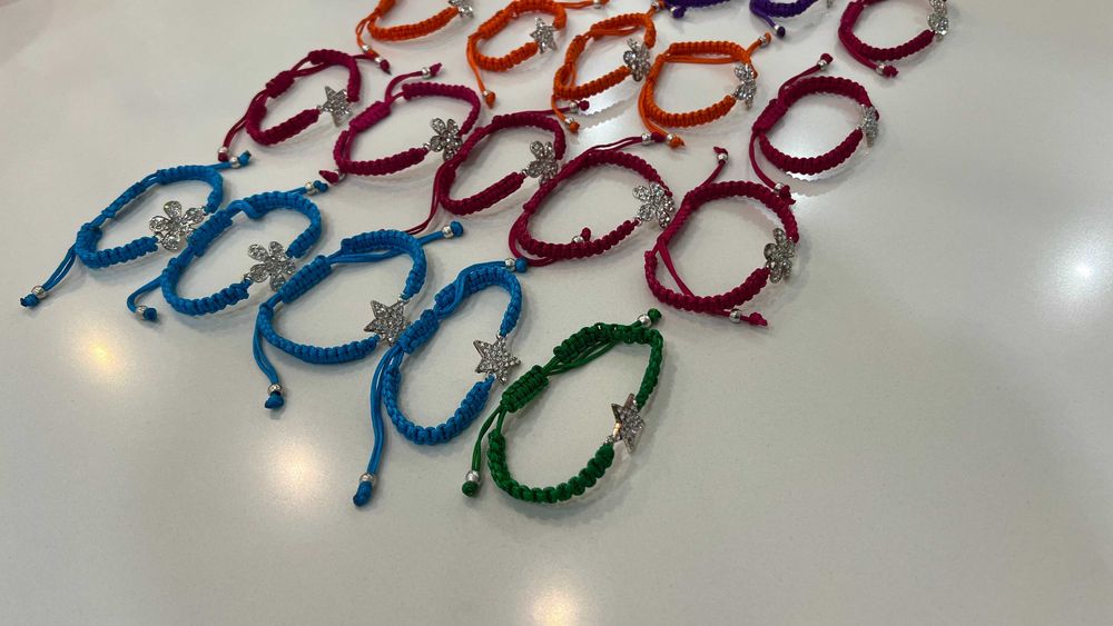 26 pulseiras em macramé ajustáveis