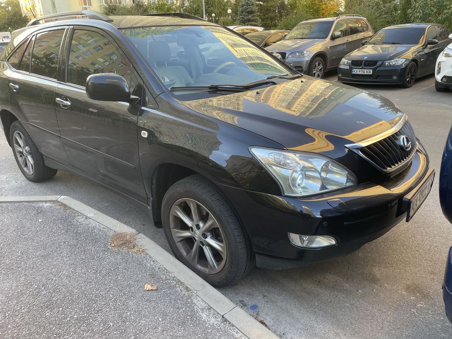 Продаю надійного бадьорого Lexus RX 350