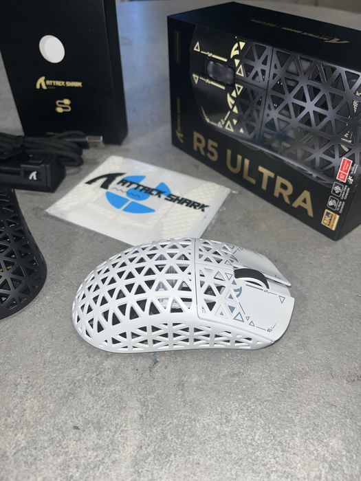 ATTACK SHARK R5 Ultra WHITE BLACK Бездротова мишка Карбонова Оригінал