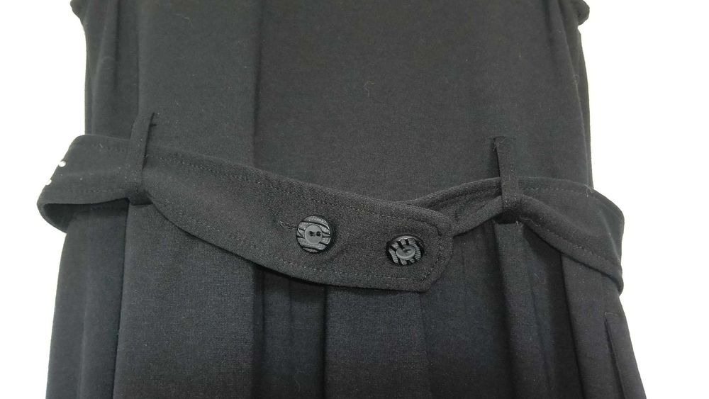 Vestido preto elegante com detalhes em brilhantes - Tamanho L