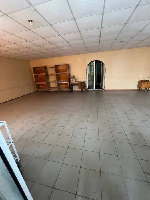Продам приміщення 285 м2  під магазин в Валках