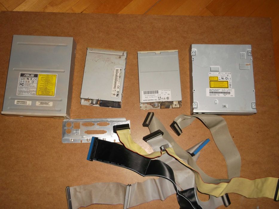 Радіодеталі , компютерні комплектуючі