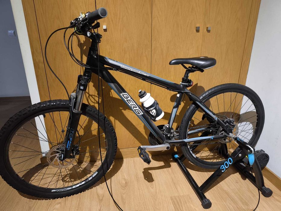 Bicicleta BERG Trailrock 2.4 LTD com rolo fixo