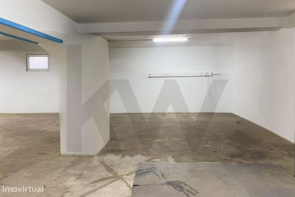 Garagem com 150m2 na Av. Republica, ao El Corte Inglês, possibilidade