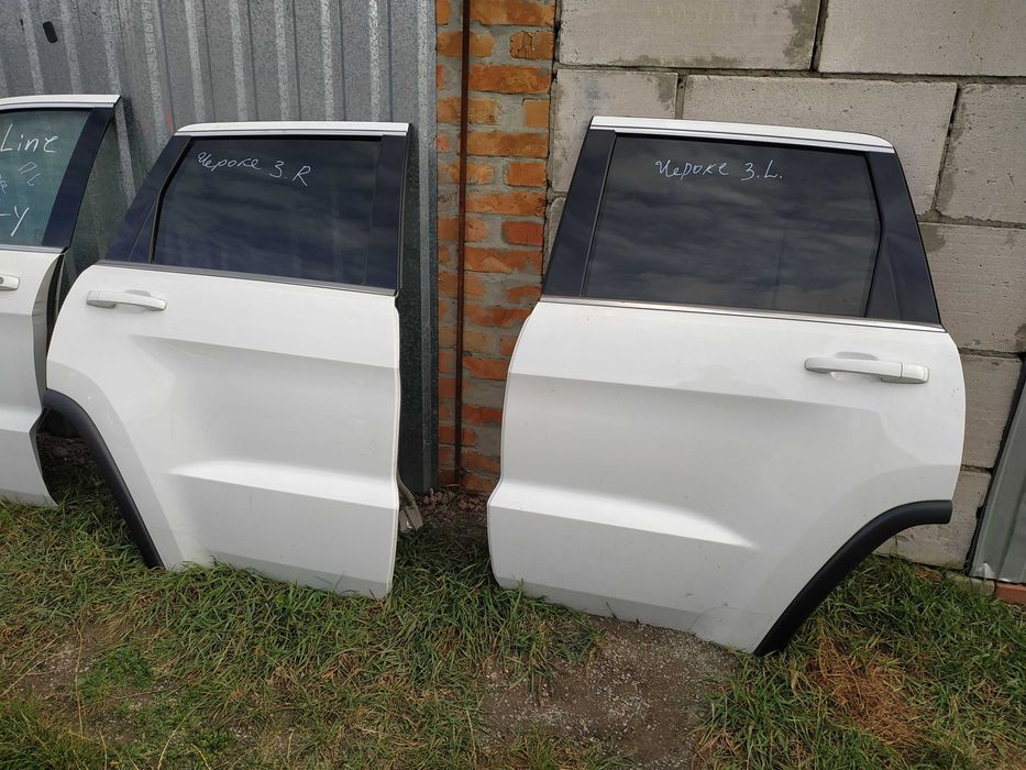Двері задні ліві JEEP Grand Cherokee WK2 2011+