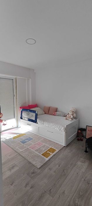 T2 com suite e wc, com duas varandas e mobilado