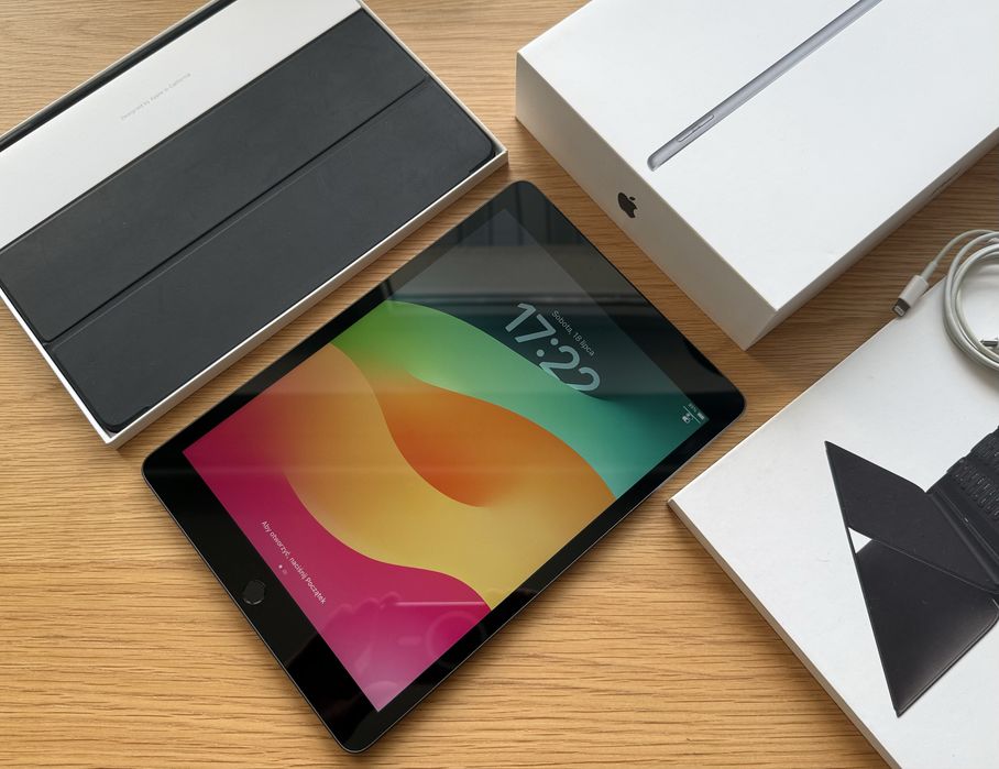 Tablet Apple iPad 10.2’ 64GB SIM/LTE/Cellular/GPS z klawiaturą