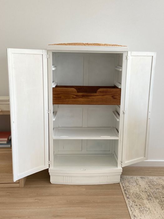 Armário antigo restaurado