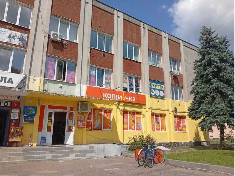 ПРОДАЖ - Частина адмінприміщення, площею 1118,60 кв.м. смт. Ємільчине