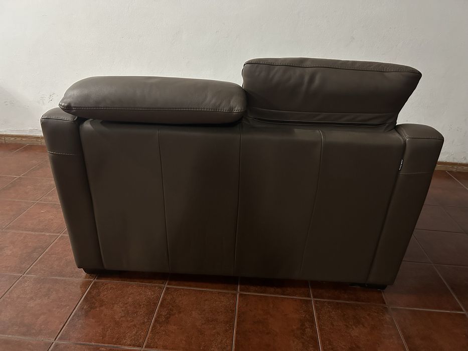 Sofa de 2 lugares pele