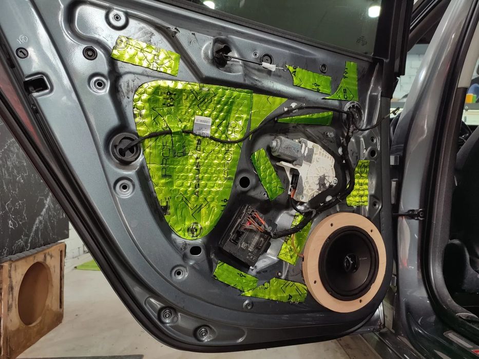 Замена штатной акустики / установка автозвука