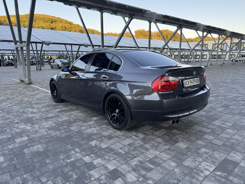 Продам BMW e90  2005