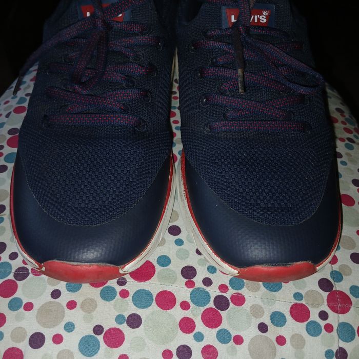 Levi's кросівки унісекс розмір 37. Устілка 23.5 см