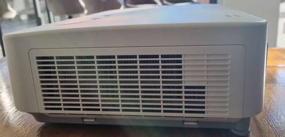 Проектор  NEC P554U