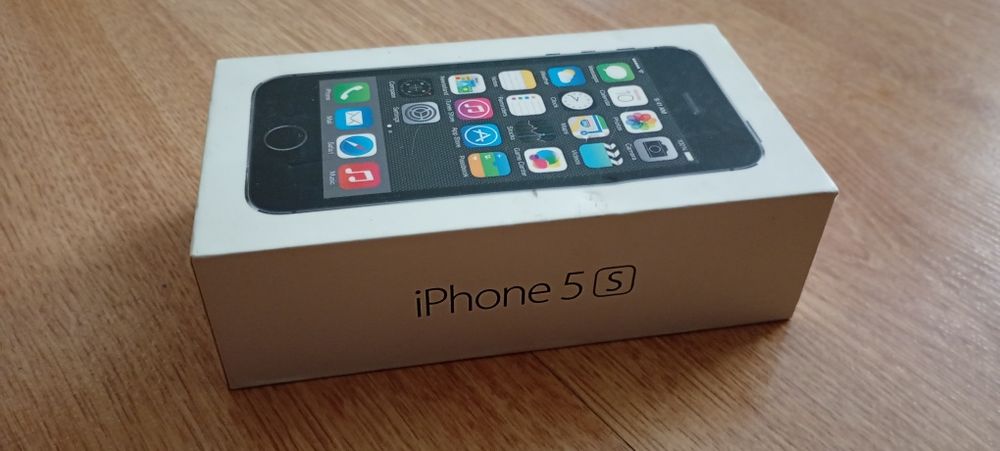Iphone 5 e  15 black 256 gb caixas