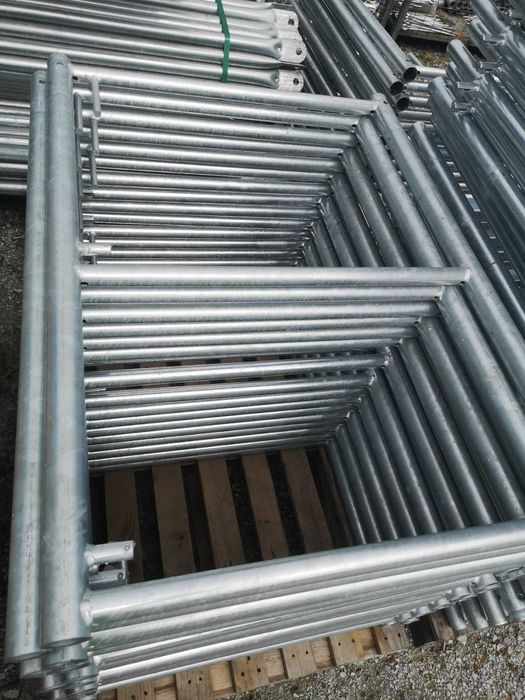 Stalowe szczytowe rusztowanie 8x7,5 podesty 2,5m nowe Plettac komplet