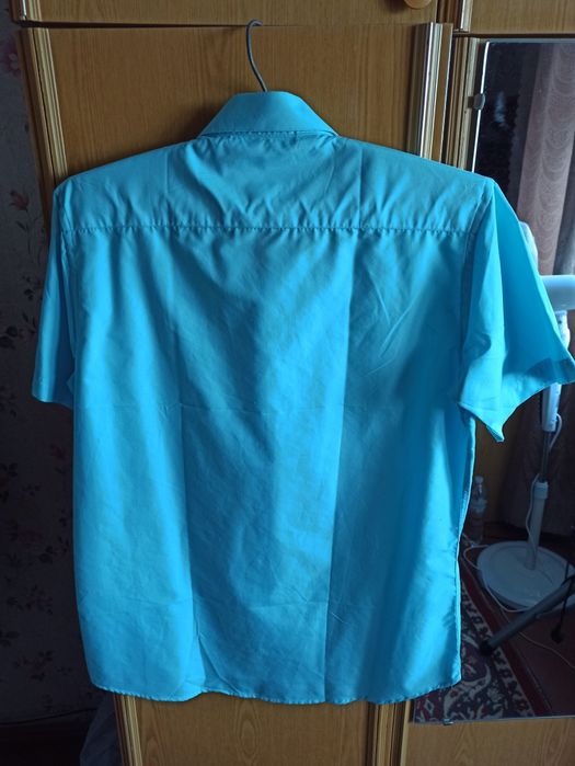 Продам мужскую рубашку.