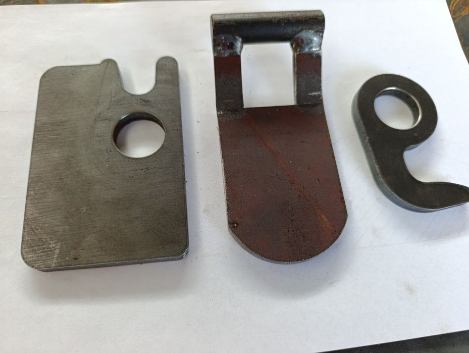 Zamki dolnego wysypu do przyczepy .