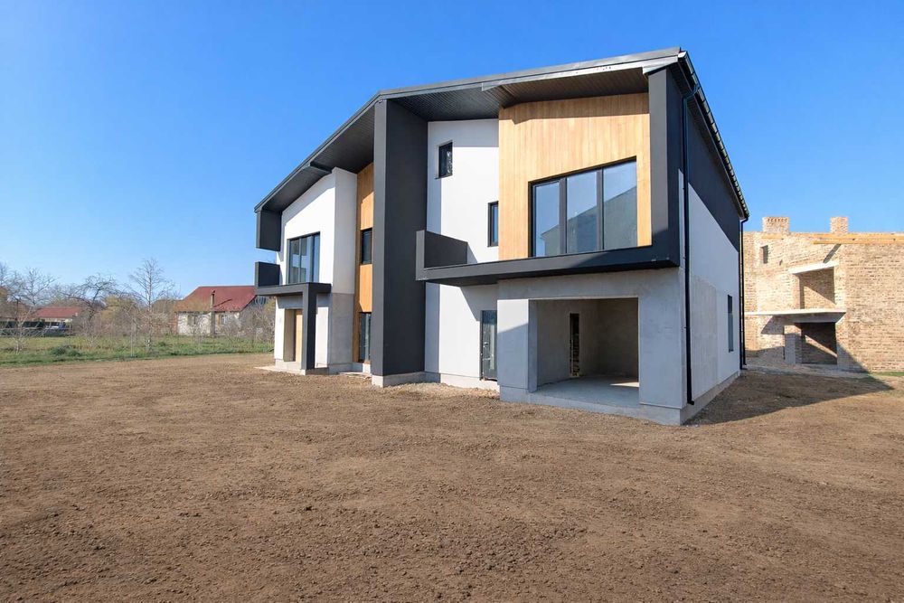 Цегляний Будинок,Дуплекс 140к2, 2,5сот всі МІСЬКІ КОМУНІКАЦІЇ ГАЗ/гараж в тихому районі,каскад/позітрон/вовчнці