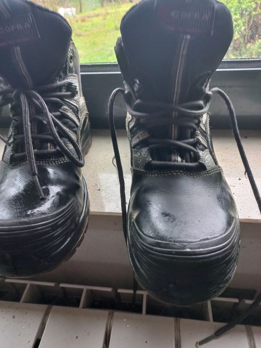 Botas de biqueira de aço,  38. Falar por  mensagens