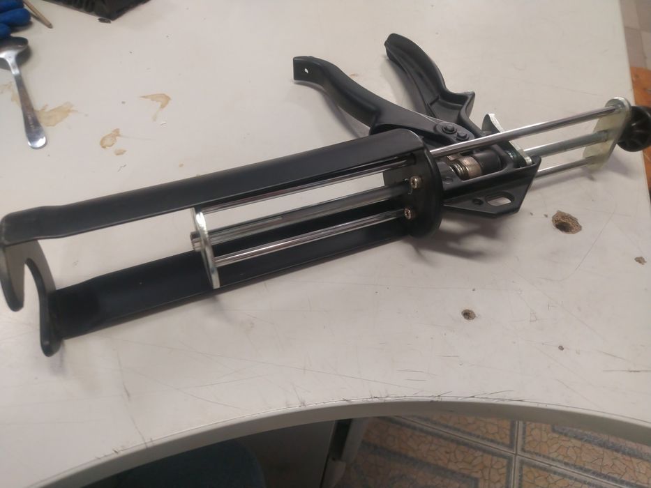 Wyciskacz Pistolet do mas i kotew chemicznych