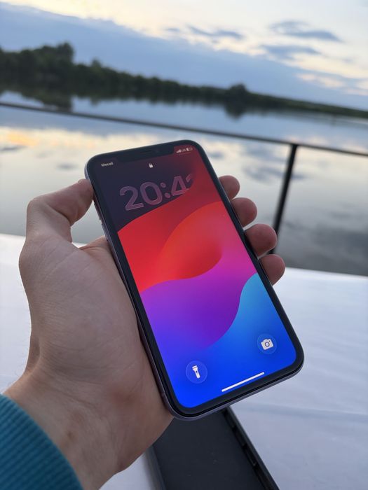 Продам iPhone 11 128g