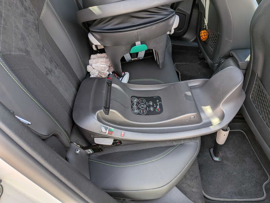 Carrinho de Bebé Cybex EOS Black + Base Isofix One Cybex (Quase Novo)