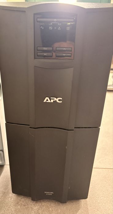 Zasilacz awaryjny APC Smart UPS 220