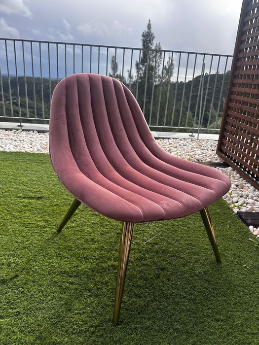 Cadeirão Pink Velvet Lounge Chair Gold Legs – Kave Home, Marlene
