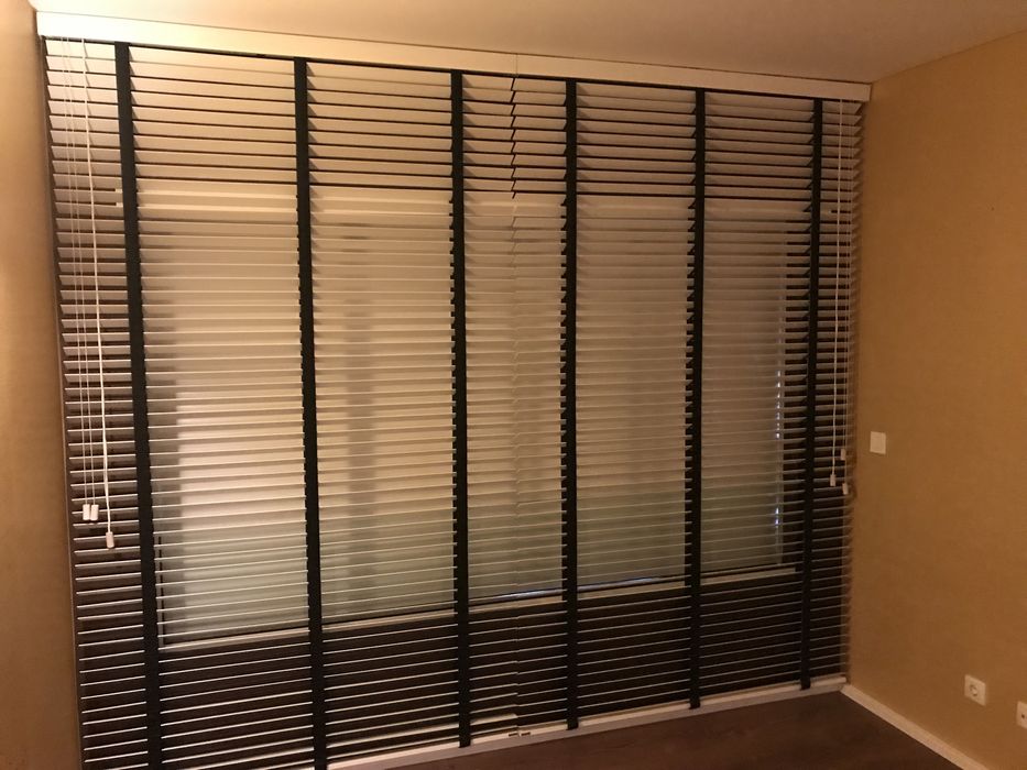 2 Estores Venezianos “Bandalux” em excelente estado.