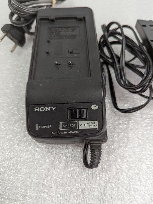 Sony AC-V16 зарядний пристрій і блок живлення для камер з NP-98