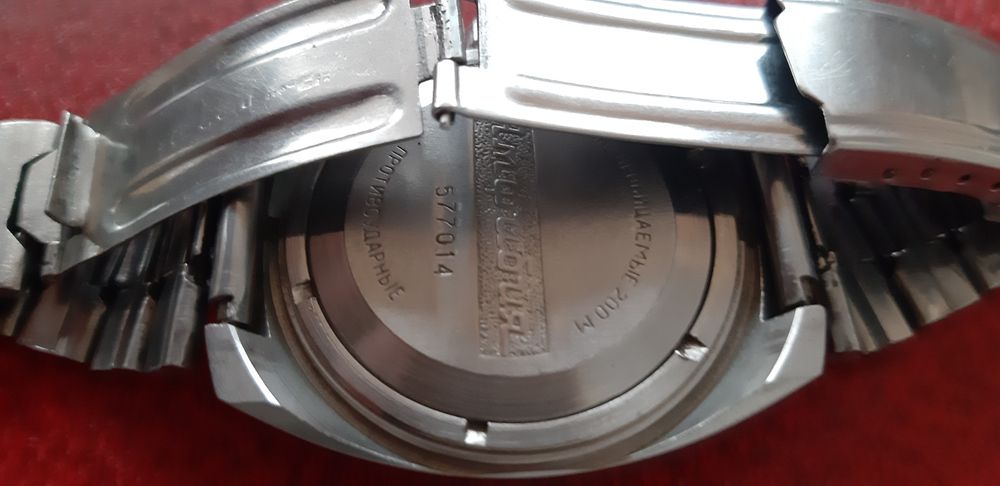 Часы Восток. Амфибия. Антимагнитные. Сделано в СССР.