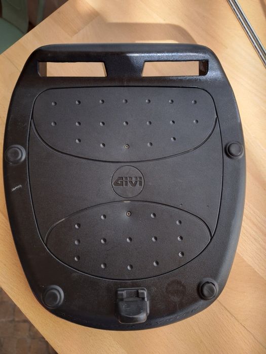 Base top case givi