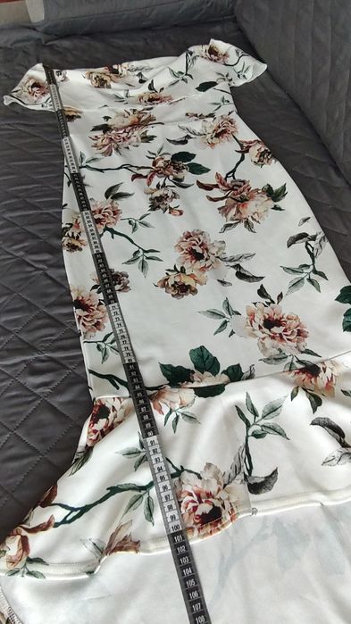 Sukienka midi w kwiaty Boohoo M