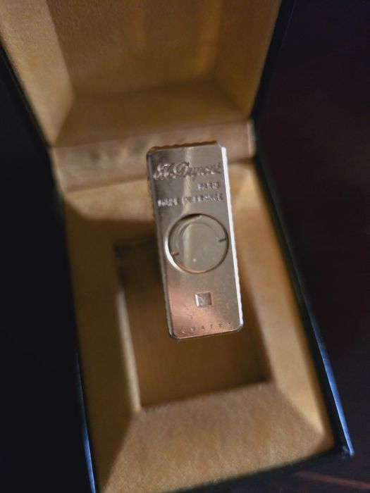 Isqueiro marca Dupont