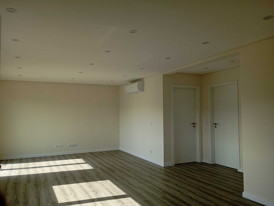 Apartamento T2  em moradia nova a estrear  - São Domingos Rana - 3 Min. A5 - Praias Várias