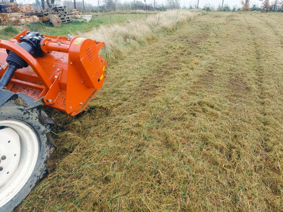 koszenie wysokiej trawy, karczowanie nieużytków, kosiarka bijakowa