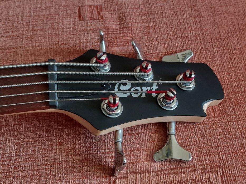 Cort Action Bass V + active    |.   gitara basowa bas aktywny