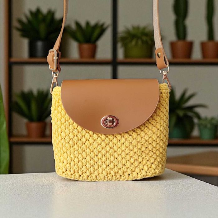 Żółta bawełniana torebka kuferek z brązową klapką - rękodzieło