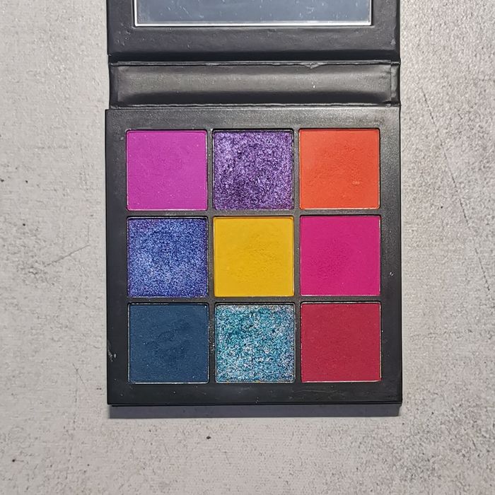 Paleta cieni Huda Beauty "Electric Obsession"