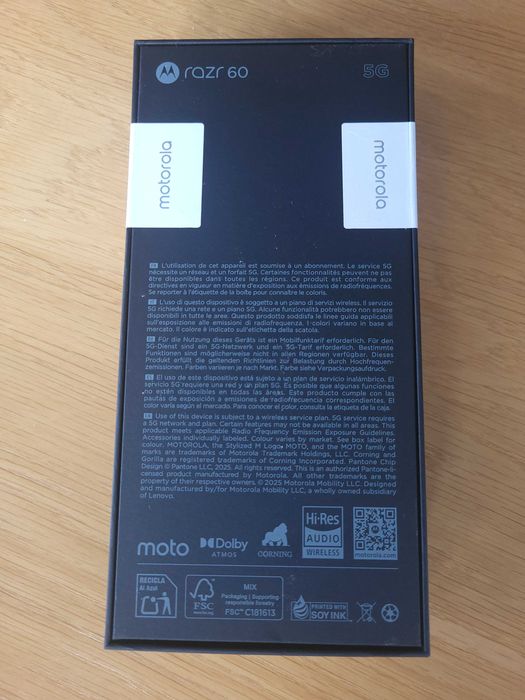 Motorola razr 60 granatowa, skladana, FABRYCZNIE NOWA