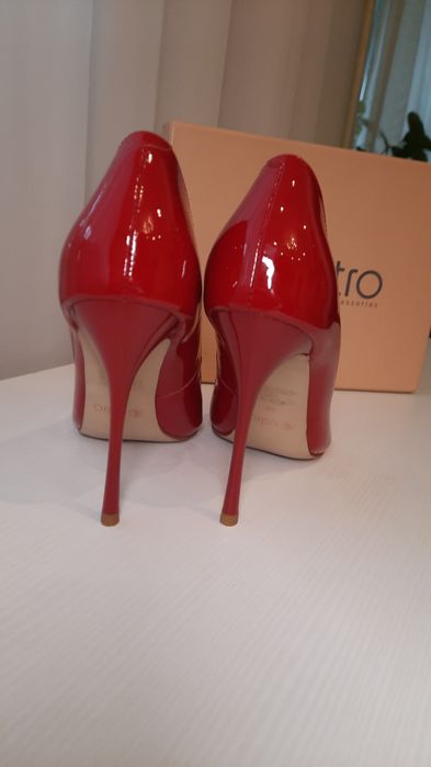 Червоні лакові туфлі Estro 38 розміру