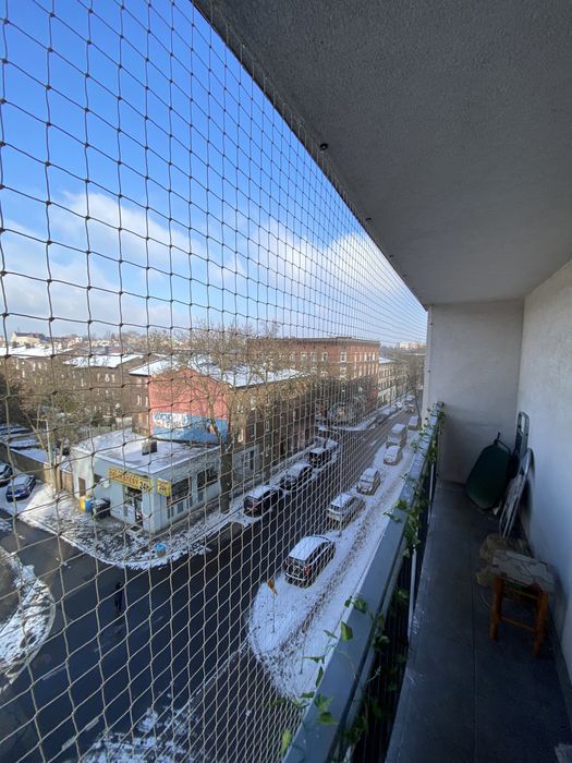 Montaż siatki na balkon dla kota/przeciwko ptakom