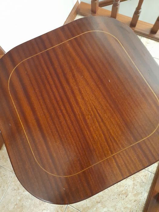 Mesinha de apoio ou decorativa.