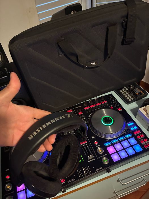 Controladora Pioneer SR2 com tampa, mala e headphones Beats e SEENHEISER