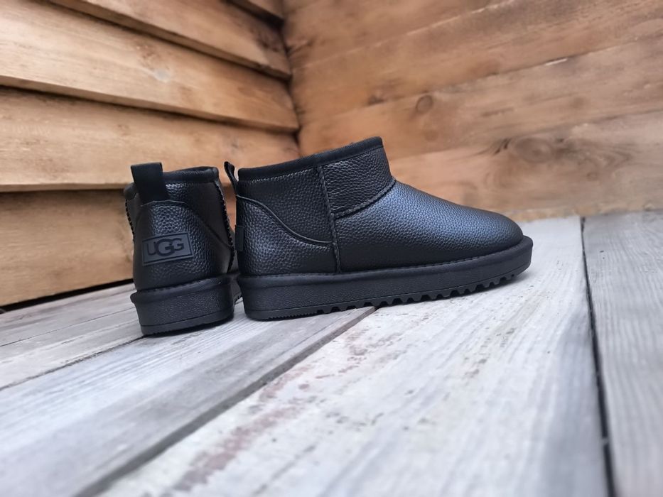 Чорні шкіряні міні короткі угги чоботи черевики жіночі ugg кожаные угі