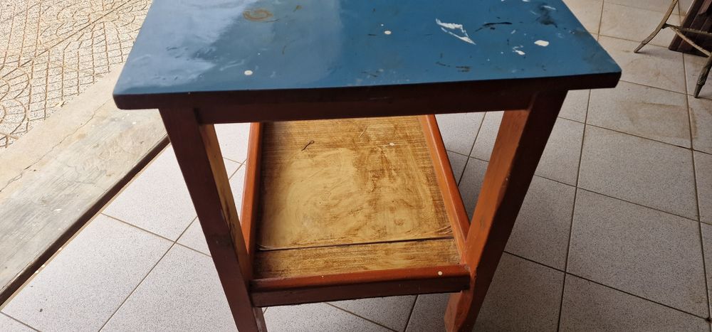 Mesa de apoio azul