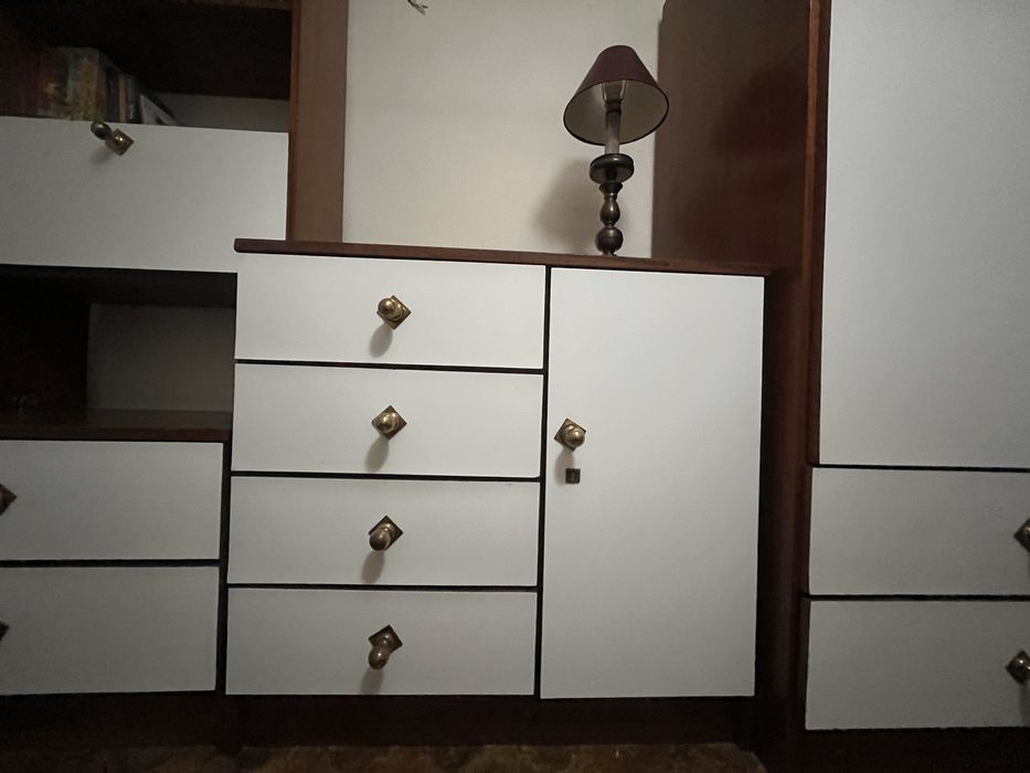 Mobília de quarto - roupeiro, cómoda, escrivaninha