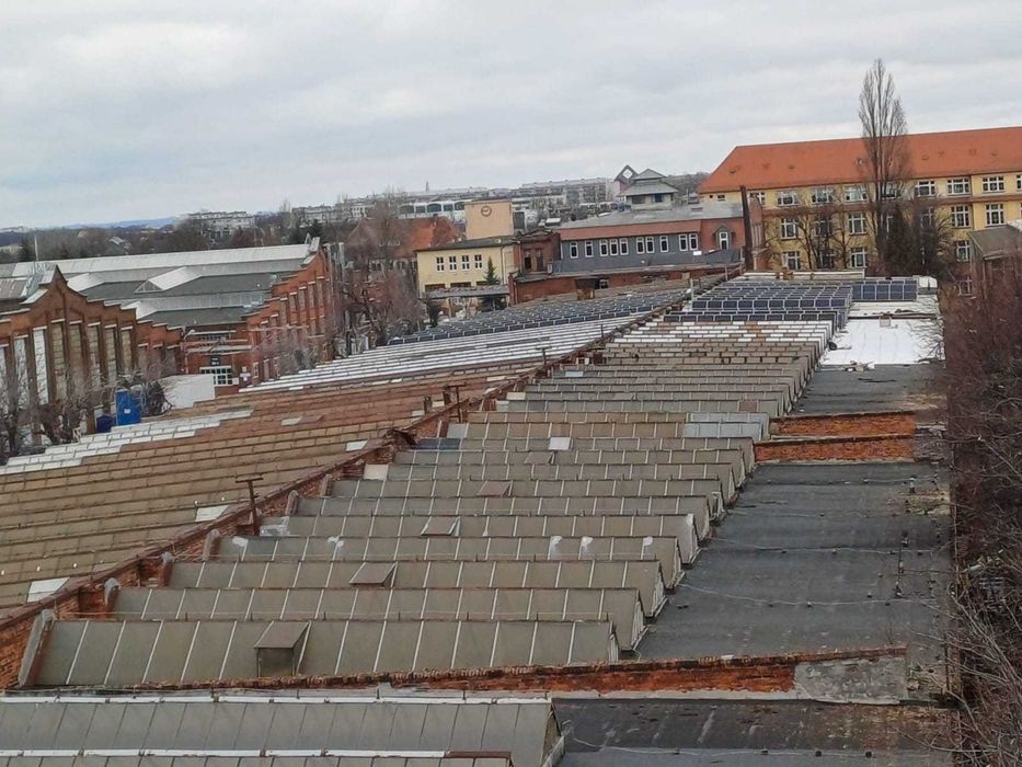 Zlecę wymianę szyb w świetlikach i położenie  blachy na dachu